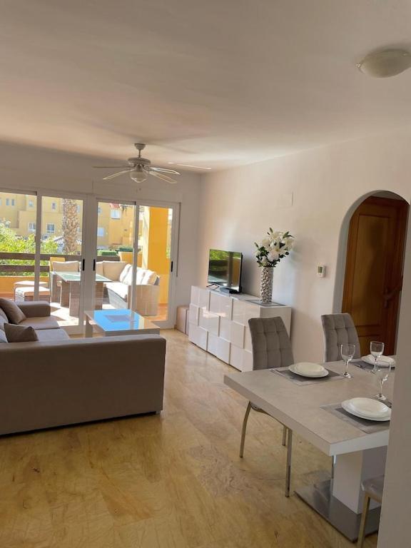 A Stunning 2 Bedroom Apartment 5 Min Walk To The Beautiful Beaches Of Vera Playa Playas de Vera Экстерьер фото